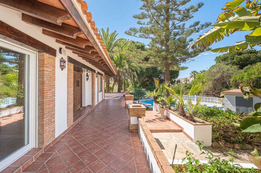 Villa Beachside Marbesa — 4