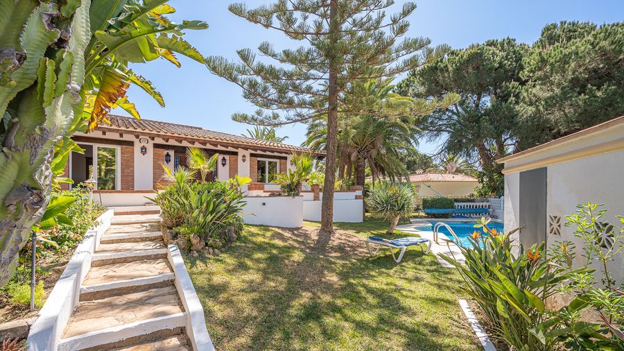 Villa Beachside Marbesa — 2